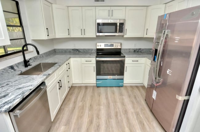 Photo - 1417 SW Vicuna Ln