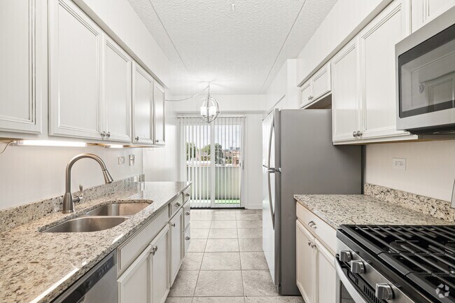 2BR, 2BA - Kitchen