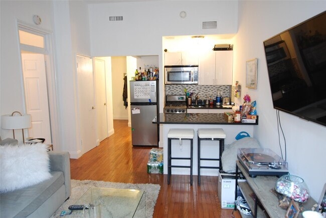 Building Photo - 232 E 53rd St Rental