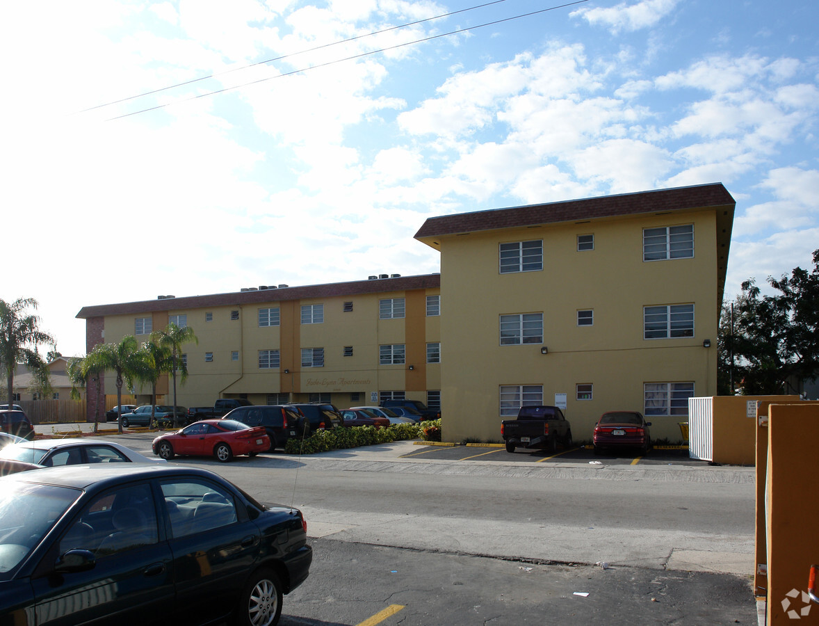 Jade Lynn Apartments - Jade Lynn Apartments