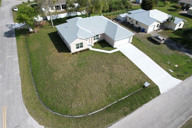 Photo - 674 Stevenson Ave