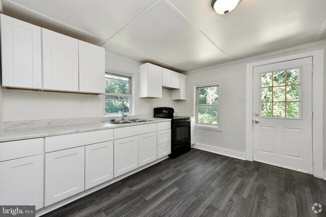 Building Photo - 19086 Windsor Rd Rental