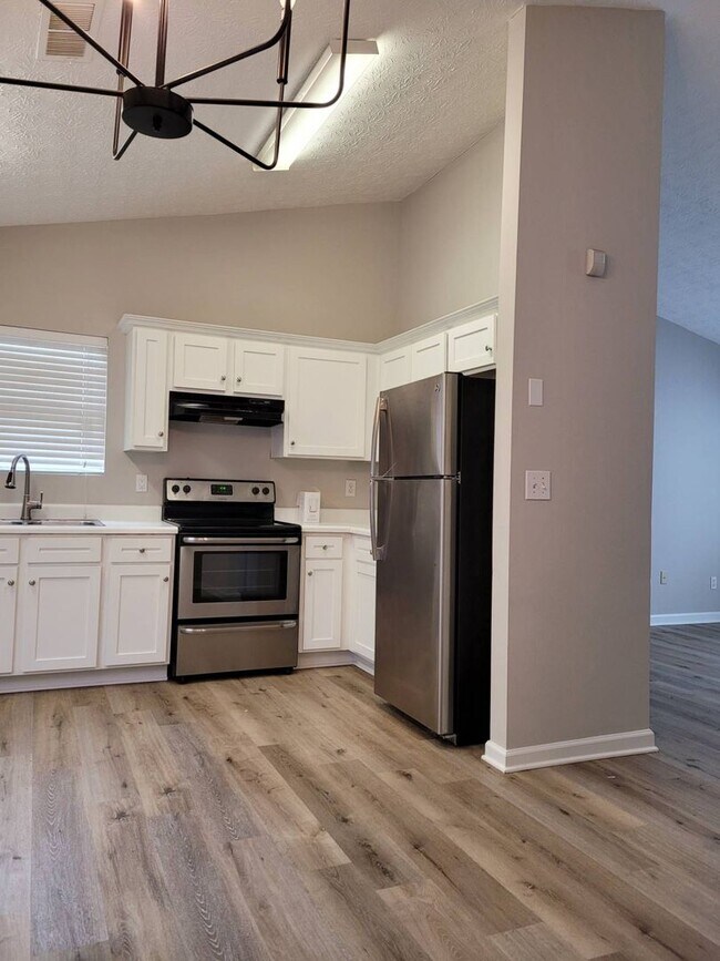 Photo - 3/2.5 in College Park! 1st month's rent FREE with 13-month lease!!