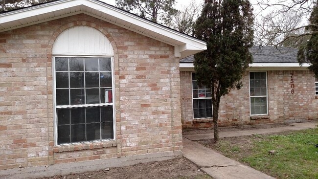 Building Photo - 7506 Glen Manor