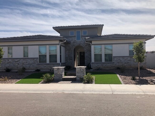 Building Photo - Beautiful home with generation suite in gated community