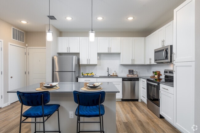 1BR, 1BA - 844SF - Birchstone Waterleigh