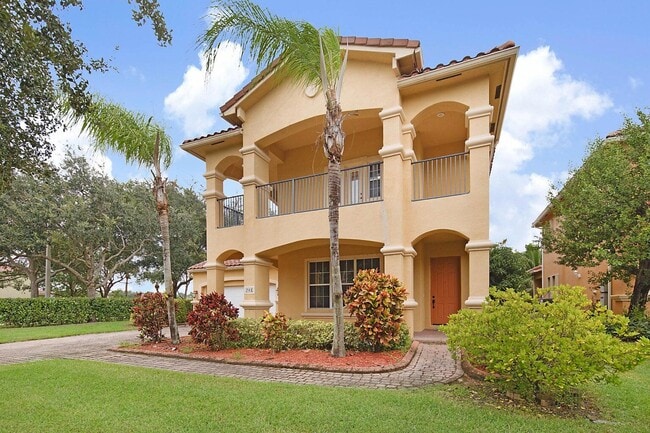 Photo - 748 Cresta Cir