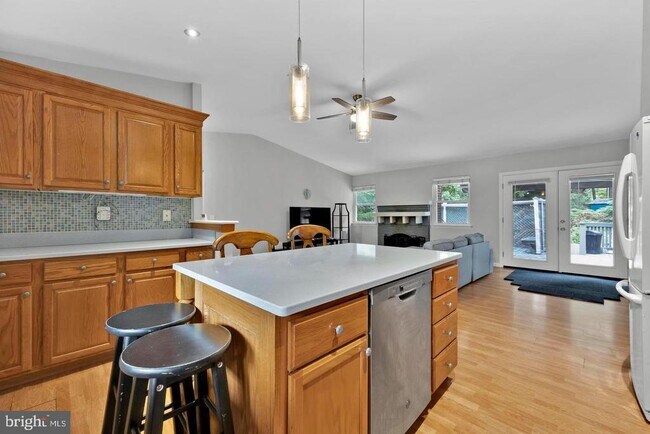 Photo - 1002 Charlton Pl