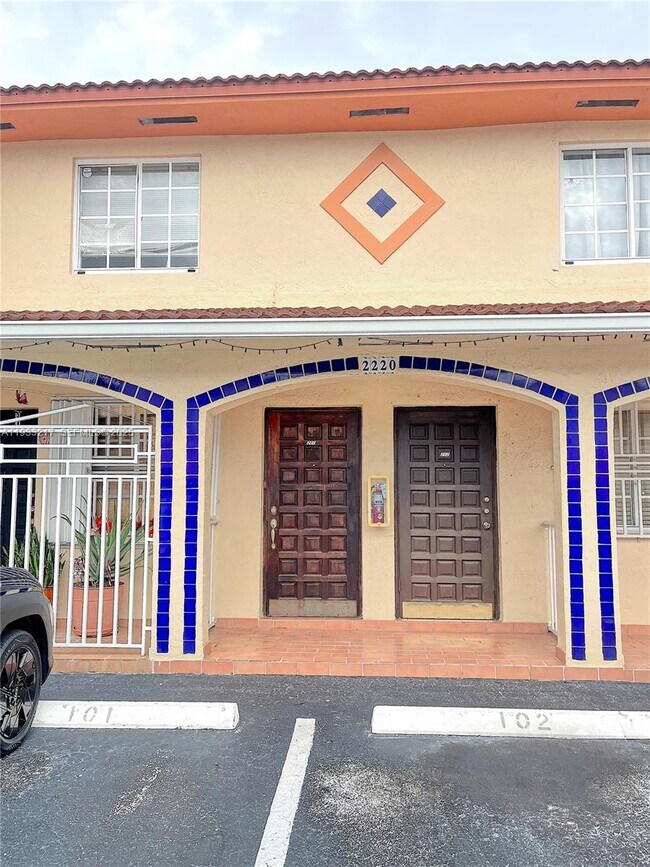 Building Photo - 2220 W 74th St Unit 201-16