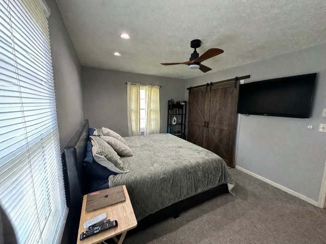 Photo - 3077 Laura Ln