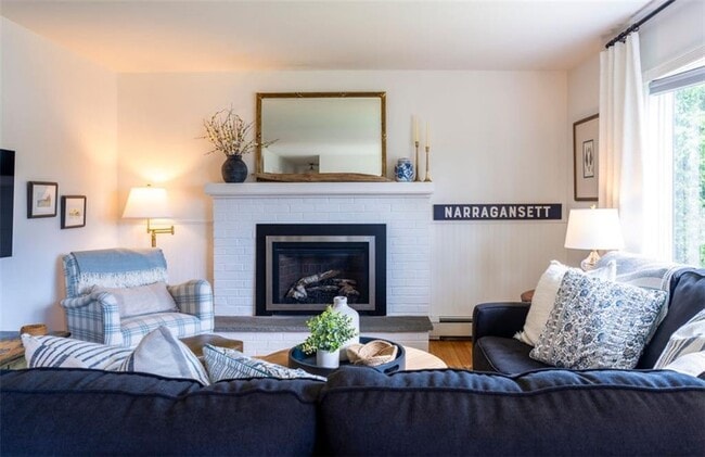 11 N Hillview Dr