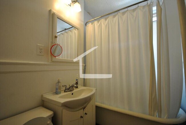 Photo - Nicely renovated 1 bed near the Green Line in Allston.
