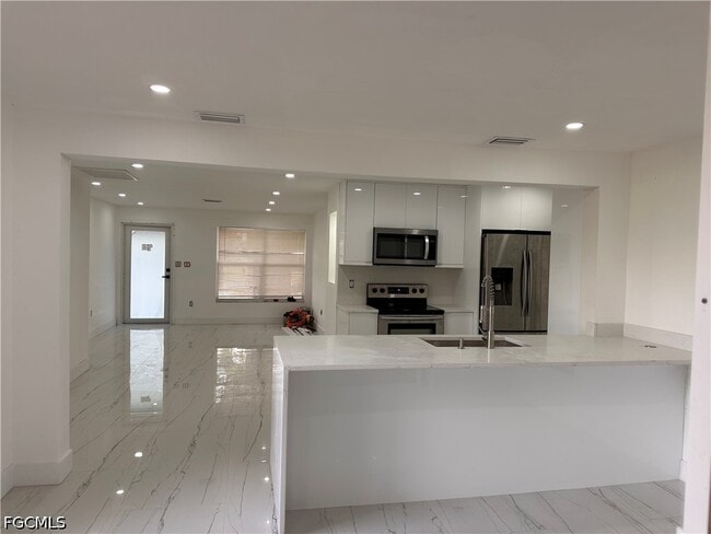 Building Photo - 4562 Tennyson Dr