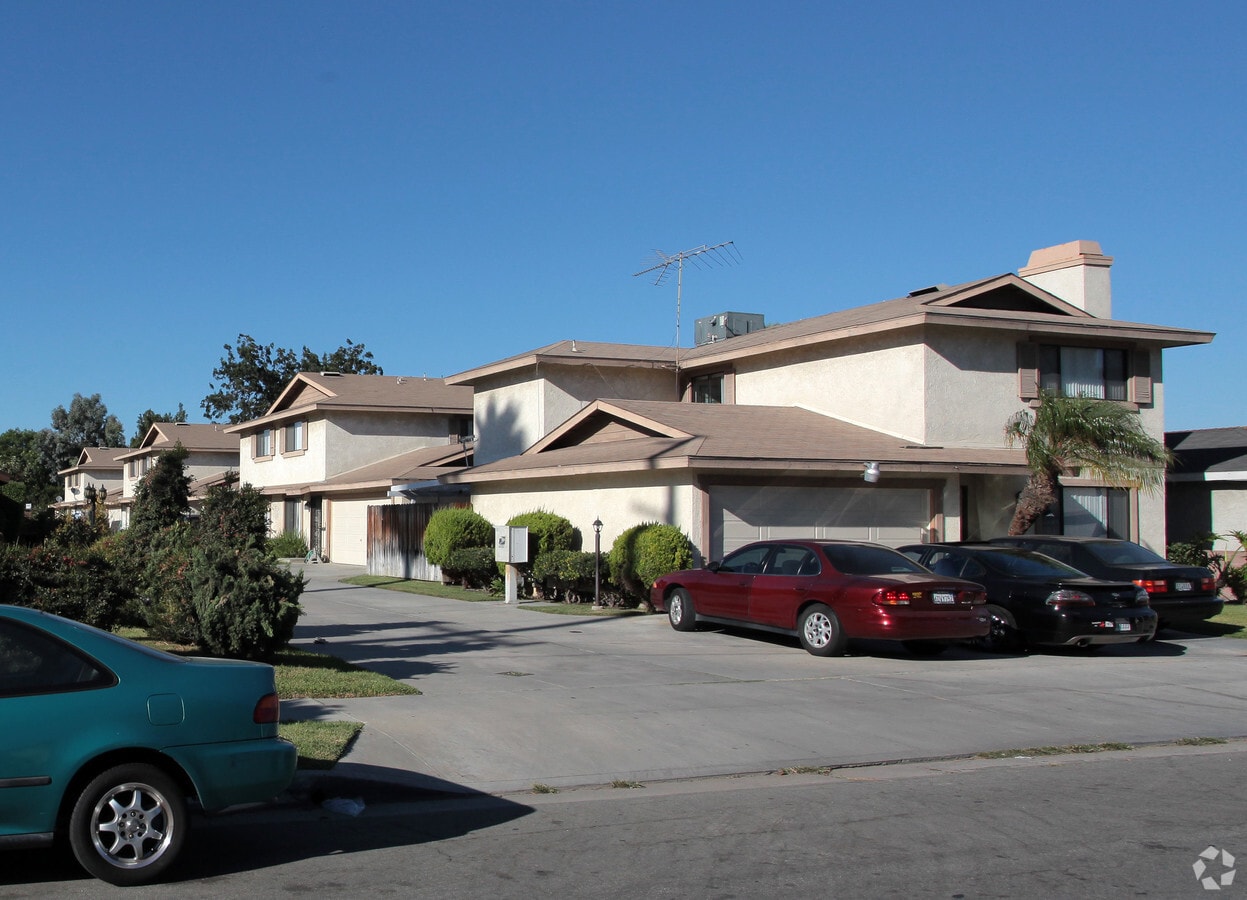 Photo - 9201-9205 Park St