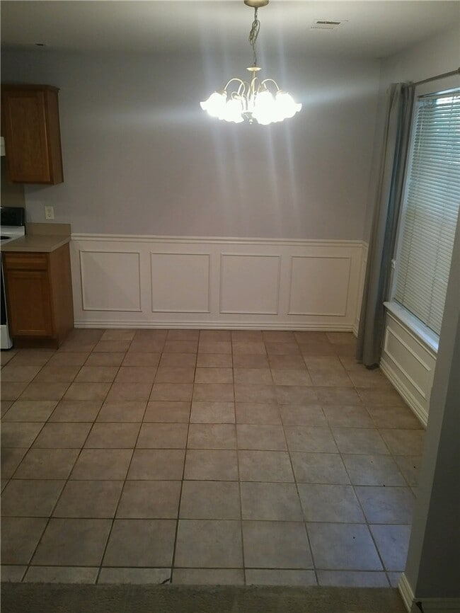 Photo - 946 W Peachtree Dr
