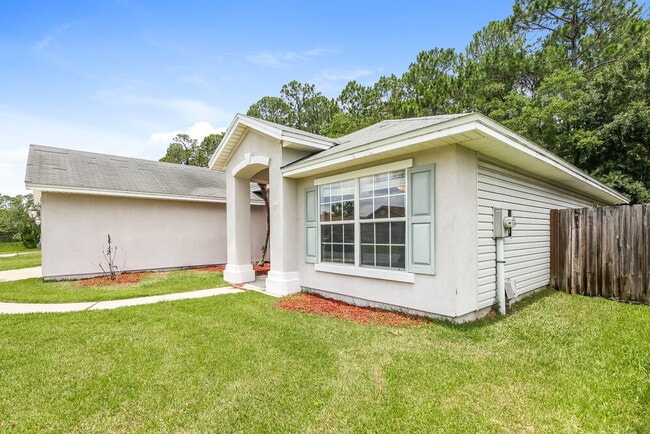 Photo - 667 Bonaparte Dr