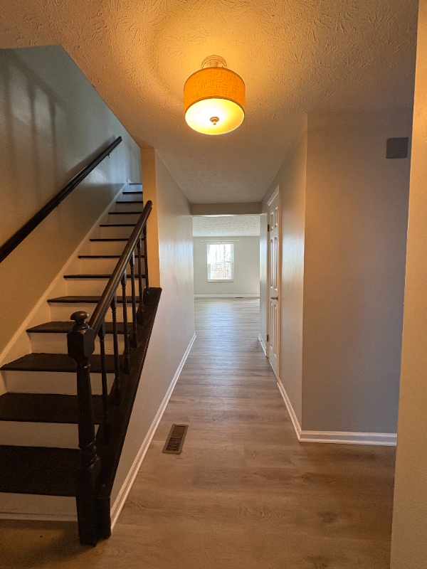 Photo - 784 Woodlyn Dr S