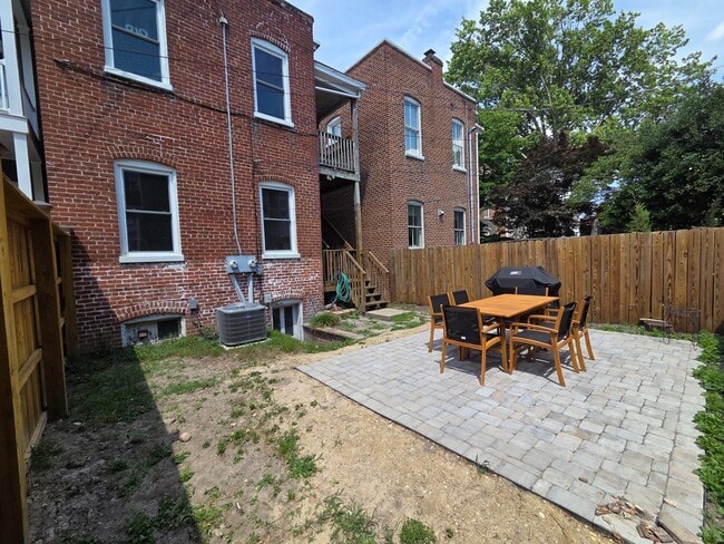 Photo - 2123 Stuart Ave