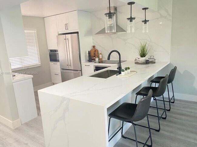 Building Photo - 432 Lakeview Dr Unit 103