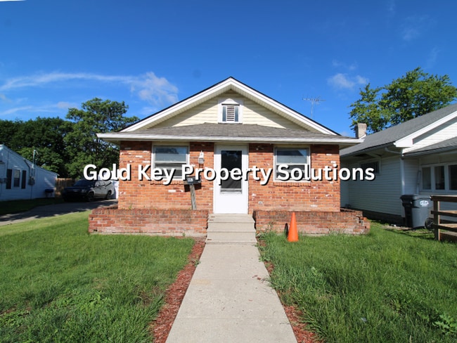 Photo - Spacious 2 BR 1 BA House with Central Air and Enclosed Porch (SECTION 8 APPROVED)