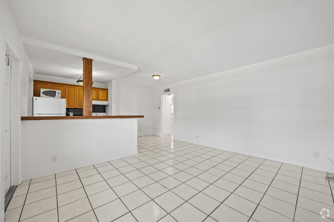 Building Photo - 5050 Bayview Dr Unit 9 Rental