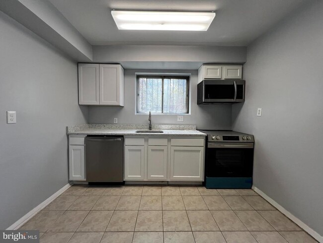 Photo - 4930 Eads Pl NE