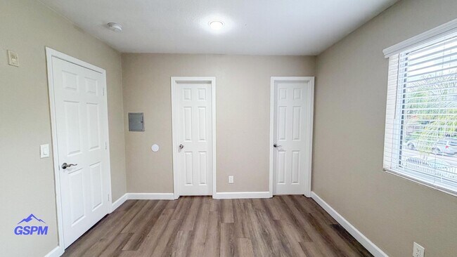 Photo - Las Dos Palmas