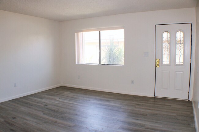 Photo - 529 Knotts St Unidad 4