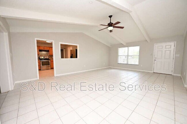 Photo - 907 Swann Dr