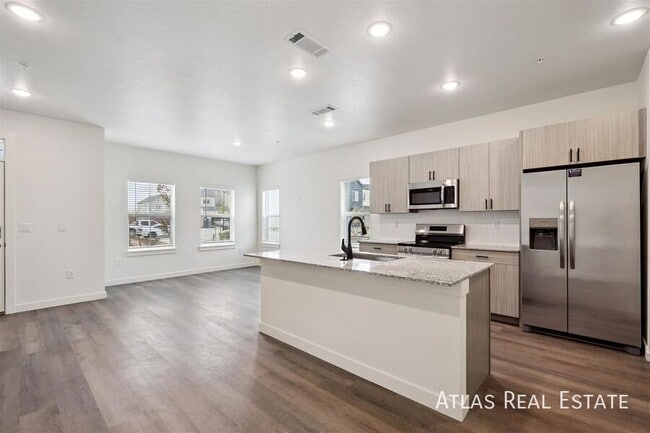 Photo - 661 Coney Aly Unit 17-661