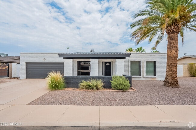 Building Photo - 1858 W Navarro Ave Rental