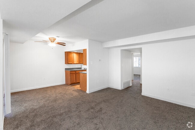 1 BR w/ Den, 1 BA - 925 SF