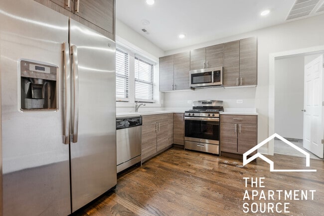 Building Photo - 2232 N Sawyer Ave Unit 3E Rental
