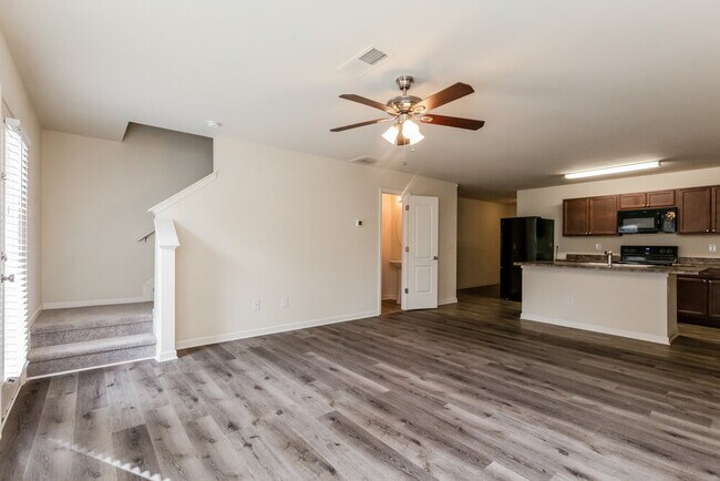 Photo - 212 Alton Cir Casa