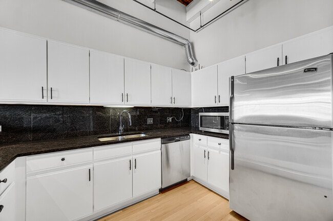 Photo - 312 N May St Unit 2C