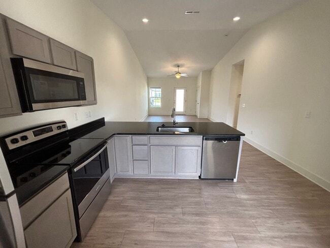 Photo - 1747/49 Hickory Unit 1749 Hickory Creek