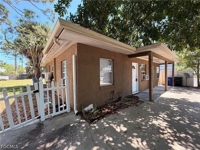 Photo - 1935 Ricardo Ave