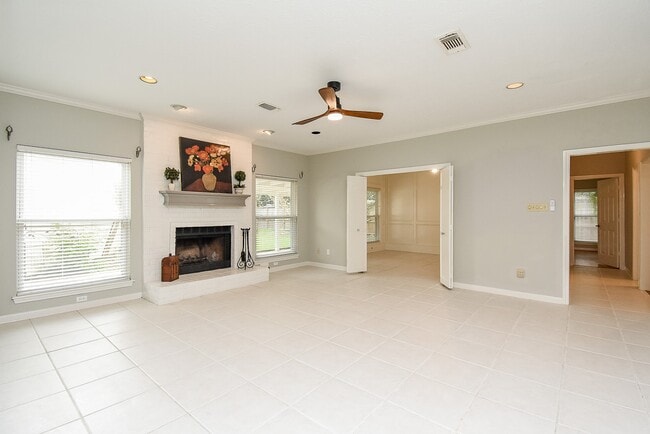 Photo - 1002 Meadowlark Ln