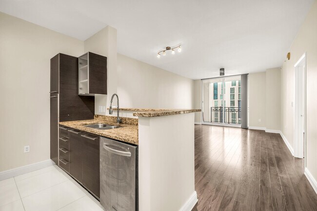 Building Photo - 550 Okeechobee Blvd Unit 716 Rental
