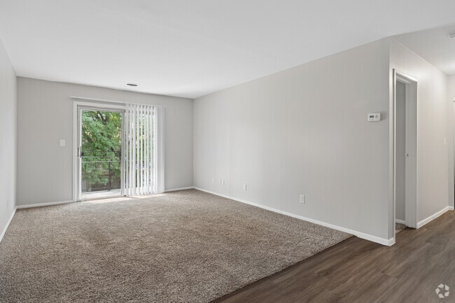 1BR, 1BA - 550SF - Living Room