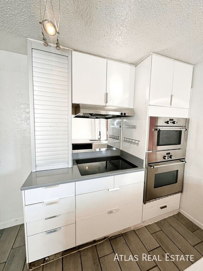 Photo - 218 W Rockrimmon Blvd