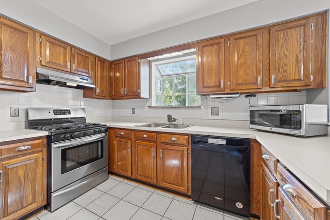 Photo - 3217 Crocus Ln