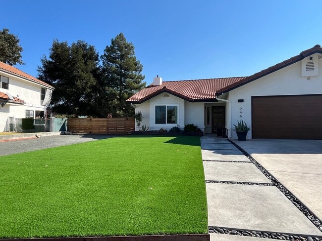 Photo - 946 St Ann Dr
