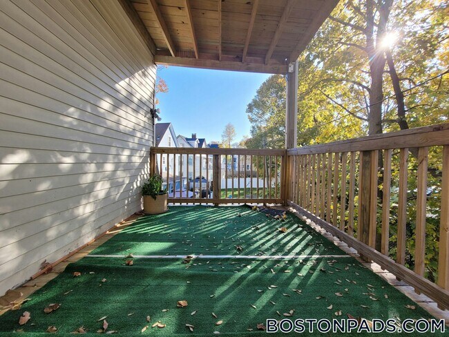 Photo - 110 Howland St Unit 2