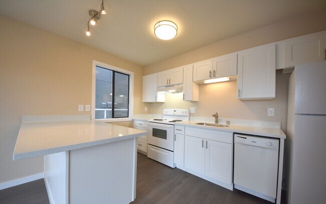 Photo - Greenwood Apartments