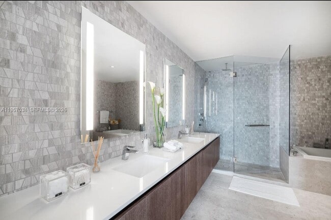 Photo - 88 SW 7th St Unidad 2404