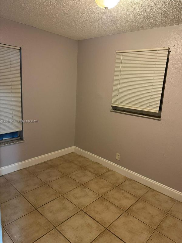 Photo - 2500 NW 9th Ct