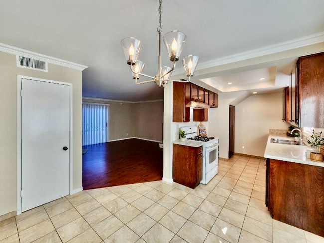 Building Photo - 232 S Pine St