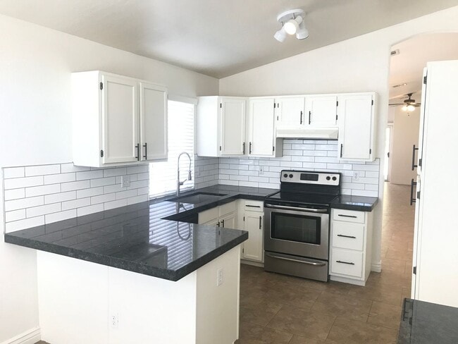 Building Photo - 2036 E Windsong Dr