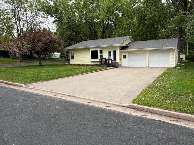 Photo - 603 Lewis St